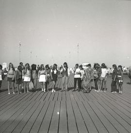 Grupa kobiet na Sopockim Molo
