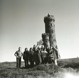 Grupa obok wieży widokowej