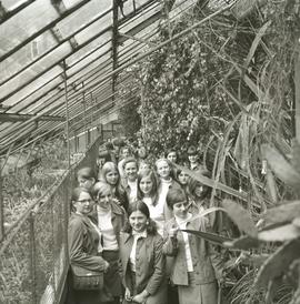 Uczennice  w Ogrodzie Botanicznym