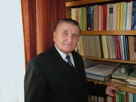 Mieczysław Pater w swoim gabinecie w Instytucie Historycznym