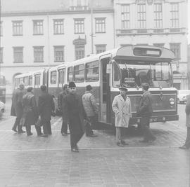 Autobus Berliet PH180 na wrocławskim Rynku