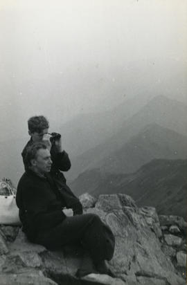 Mieczysław Piotrowski z ojcem podczas wycieczki w górach