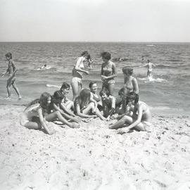 Grupa kobiet nad Morzem Bałtyckim