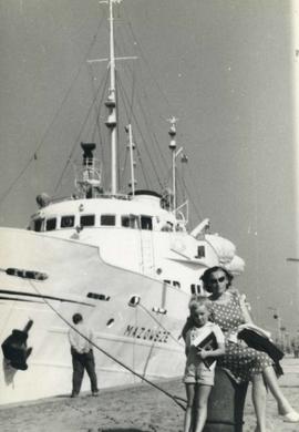 Statek MS Mazowsze w porcie morskim