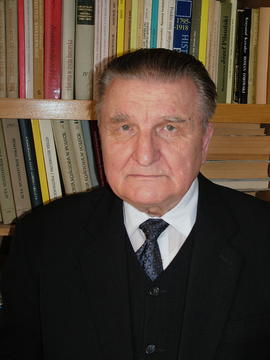 Mieczysław Pater w swoim gabinecie w Instytucie Historycznym