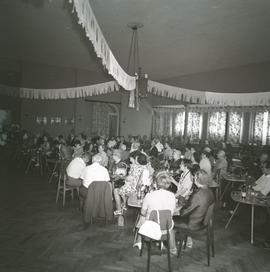 Uczestnicy konkursu przy stolikach