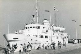 Statek MS Mazowsze w porcie morskim