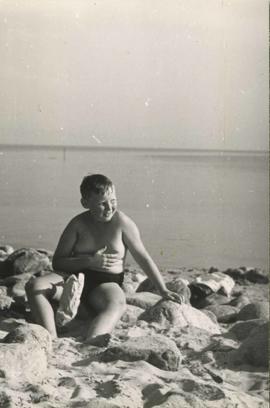 Mieczysław Piotrowski na plaży