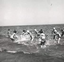Grupa kobiet w Morzu Bałtyckim