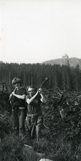 Mieczysław Piotrowski z ojcem podczas wycieczki górskiej