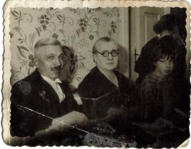Danuta Sokołowska z rodzicami Zenoną i Bronisławem Sokołowskimi w Sokalu w 1937 r.