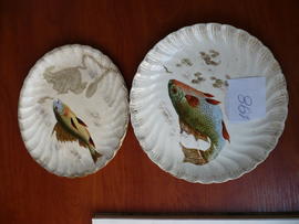 Dwa talerze fajansowe malowane szkliwione