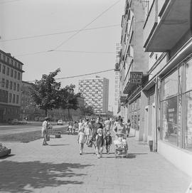 spacer ulicą Świerczewskiego