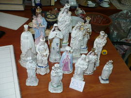 Zbiór 14  figurek Matki Boskiej
