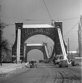 Most Grunwaldzki zimą