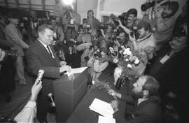 Wybory 4 czerwca – glosuje Lech Wałęsa