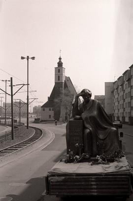 Transport pomnika Juliusza Słowackiego