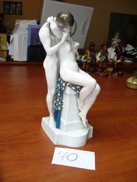 Figurka porcelanowa Całująca się para