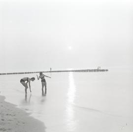 Dwie kobiety na plaży