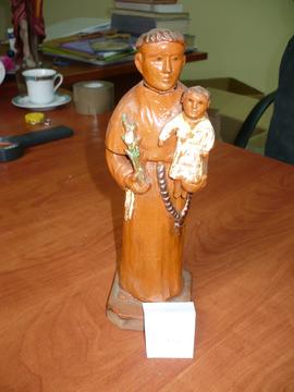 Figura św. Antoniego z Dzieciątkiem i liliami