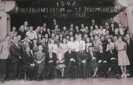 Absolwenci Liceum im. Stefana Żeromskiego w Jeleniej Górze, 1946 r.