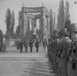 Uroczystość złożenia wieńców na Cmentarzu Oficerów Armii Radzieckiej