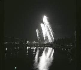 Pokaz sztucznych ogni nad Odrą na zakończenie Dni Wrocławia
