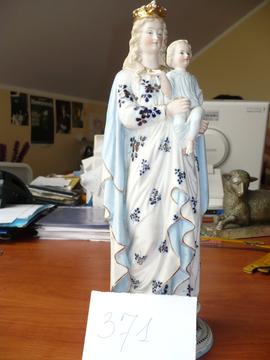 Figura Matki Boskiej z Dzieciątkiem na ręku