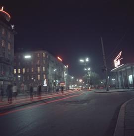 Ulica Karola Świerczewskiego nocą