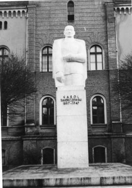 Pomnik generała K. Świerczewskiego w Kątach Wrocławskich