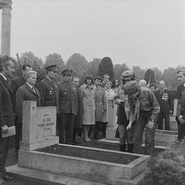 Uroczystość pobrania ziemi z cmentarza oficerów Armii Radzieckiej