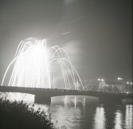 Pokaz sztucznych ogni nad Odrą na zakończenie Dni Wrocławia
