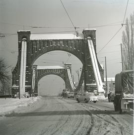 Most Grunwaldzki zimą