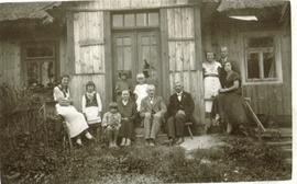 Danuta Sokołowska z rodziną w Warężu, w 1932 r.