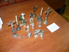 Zbiór miniaturek paramentów liturgicznych  /zabawki/