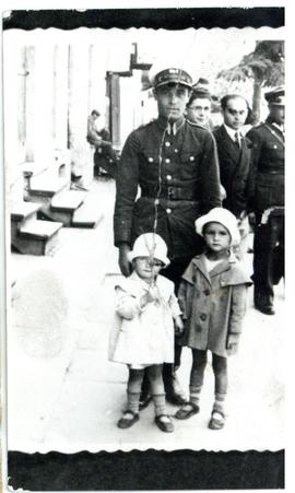 Jan Maleszyk z córkami