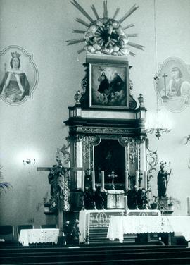 Ołtarz w kościele w Gaju Oławskim