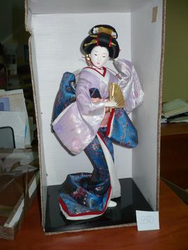 Figurka Japonki w kimonie w oryginalnym pudełku