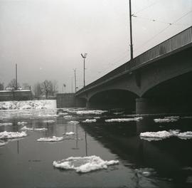 Most Pokoju zimą