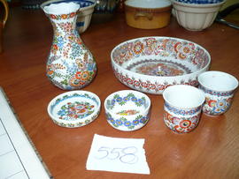 Zbiór naczyń porcelanowych