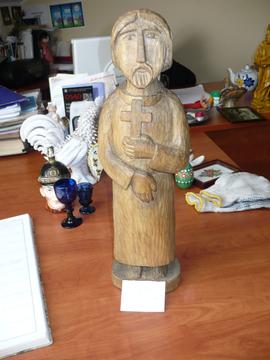 Figura drewniana Zakonnik z krzyżem