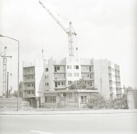 Budowa bloków na osiedlu mieszkaniowym Polanka we Wrocławiu