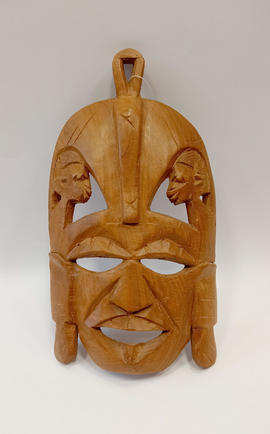 Drewniana maska
